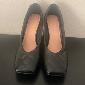 Truffle Collection Black quilted heeled shoes with square toe Size 7.5 NEW